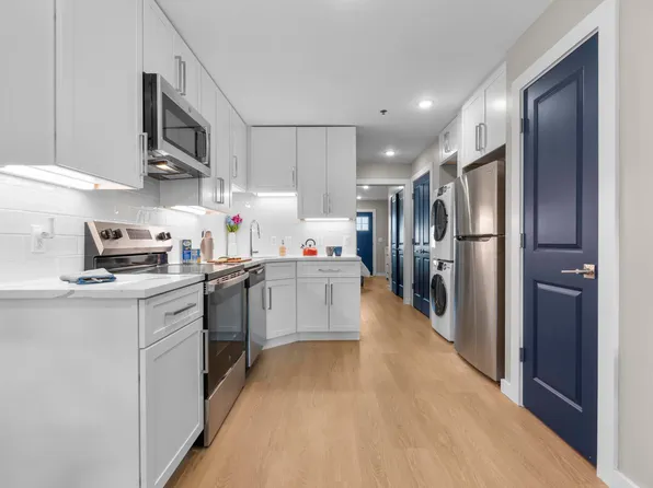 1060 Main St (55+ community)