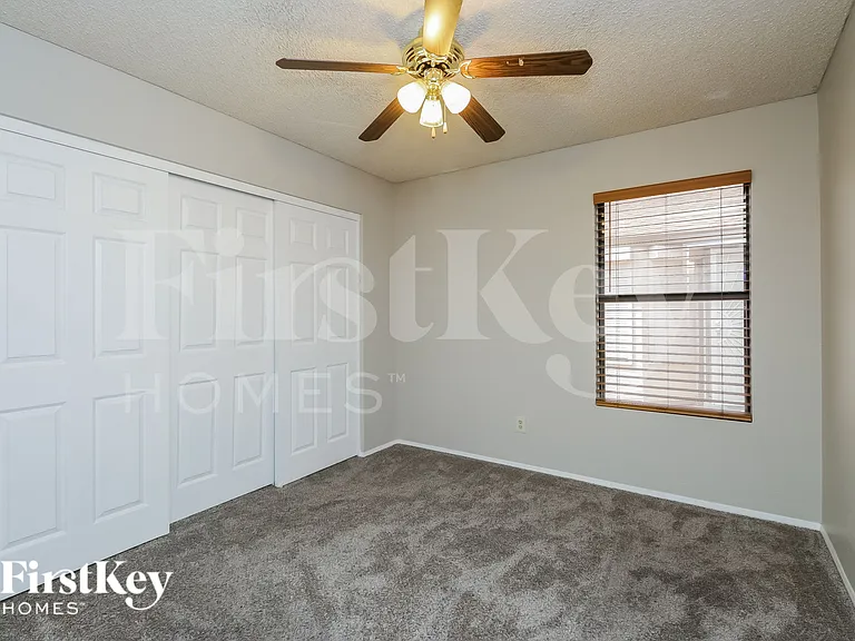 6410 W Townley Ave — Photo 15