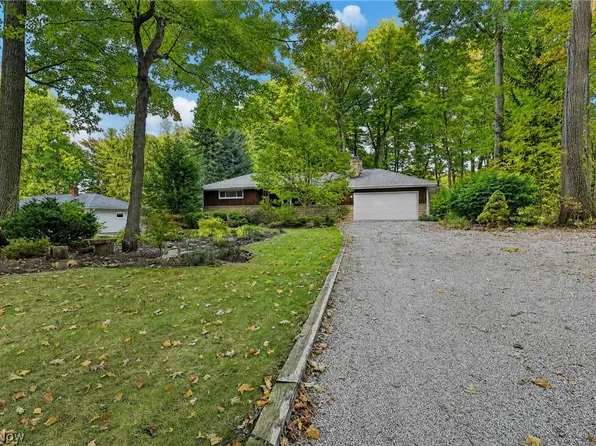 8261 Timberlane Dr, Painesville, OH 44077