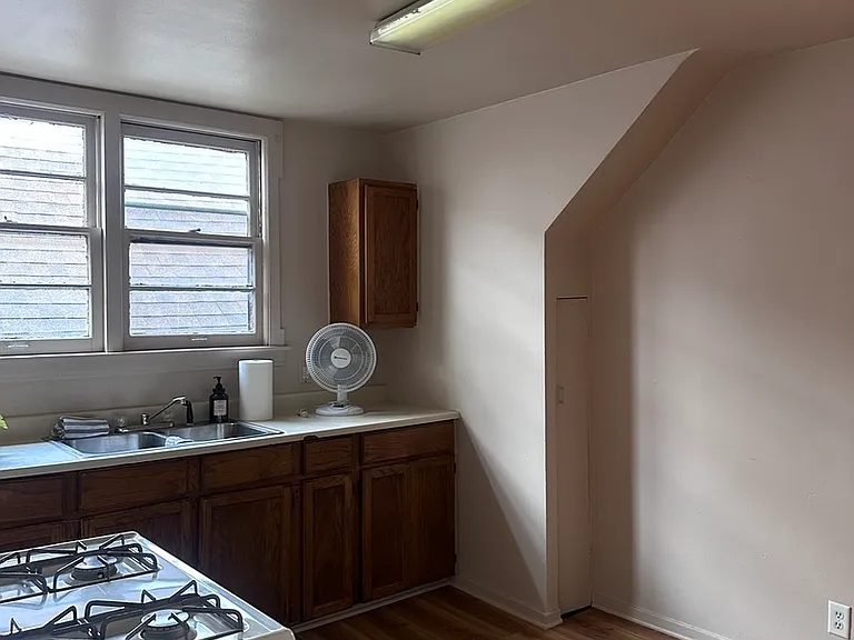 101 E 23rd St #2 — Photo 5