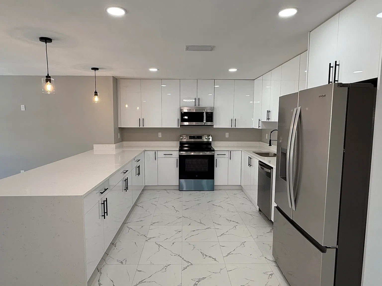 3 bed, 2.0 bath, 1753 sqft, $3,500 — Photo 2