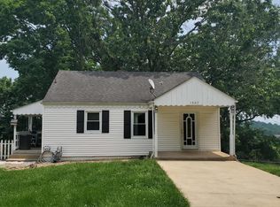 1507 Ridgeway Dr, Staunton, VA 24401