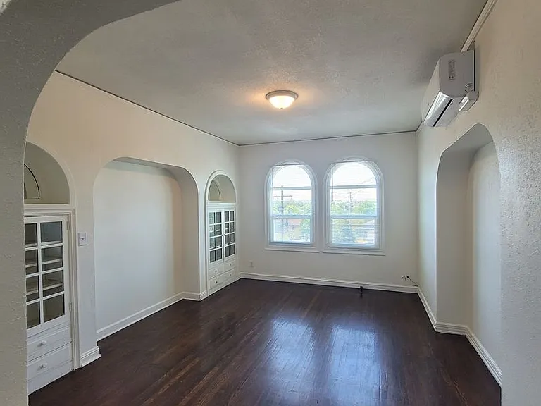 618 W 7th St — Photo 15