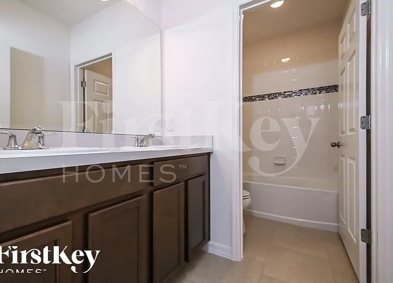 900 Avenal Ln — Photo 14