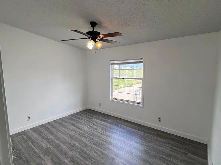 905 Edgar Ct — Photo 22