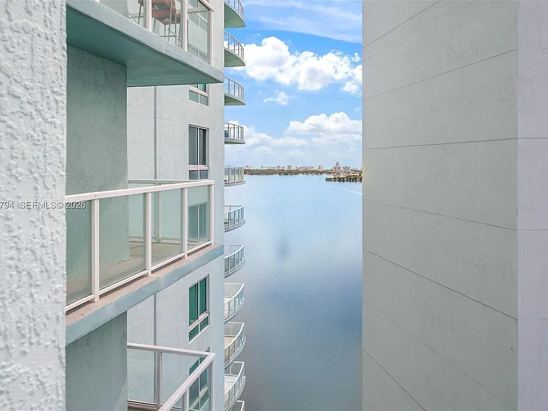 1900 N Bayshore Dr #3707 — Photo 3
