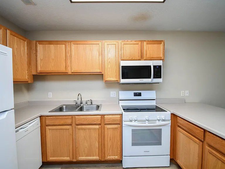 1422 E Redwood Blvd — Photo 11