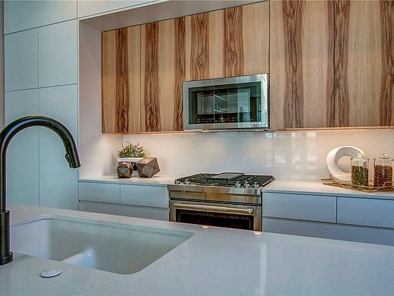 3rd image of 701 N Hudson Ave #206