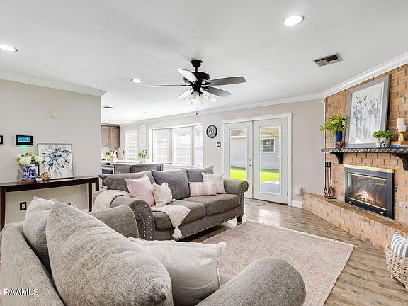 4th image of 226 Saint Benjamin Dr