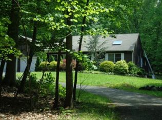 9 Bridle Ln, Wallingford, CT 06492