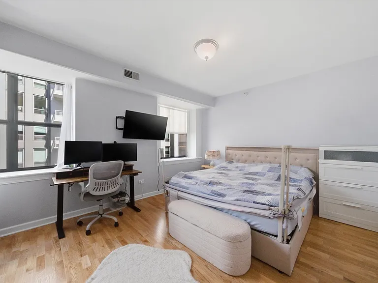 451 W Huron St #907 — Photo 12