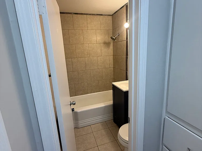 2207 S Green St — Photo 9