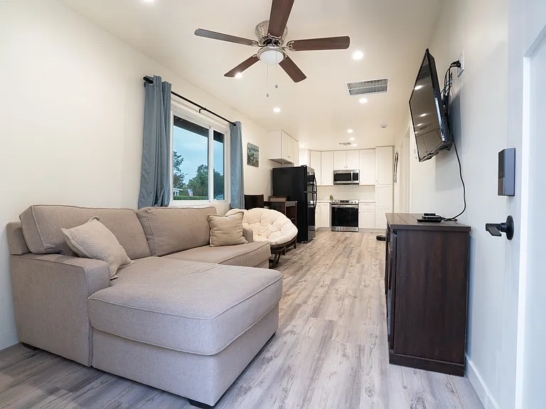 181 Parnassus Cir — Photo 19