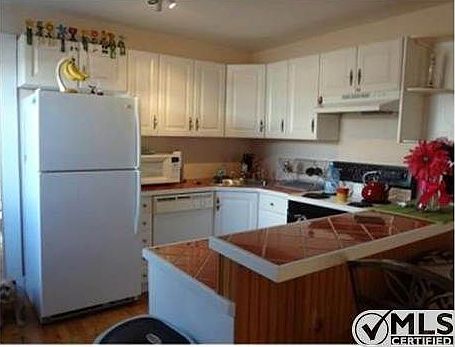 3rd image of 715 Bradley St
