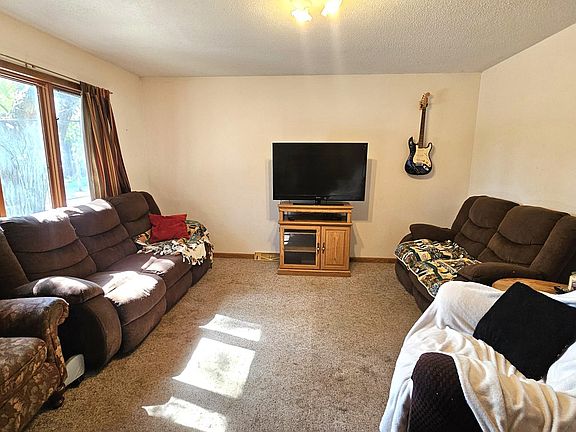 5th image of 25 20th Ave S