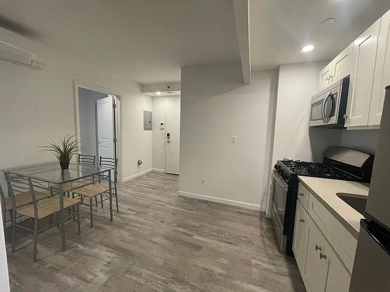 433 W 53rd St #4C — Photo 9