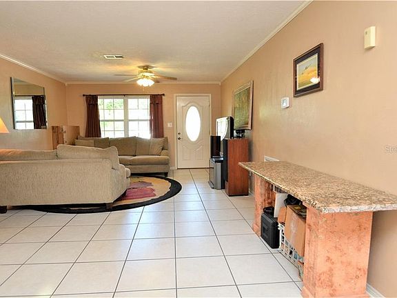 5th image of 203 Oak Bluff Dr