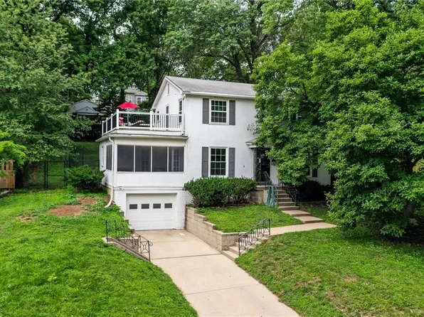 2222 E Circle Dr, Saint Joseph, MO 64505