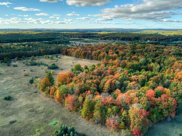 7671 Maple City Hwy, Lake Ann, MI 49650