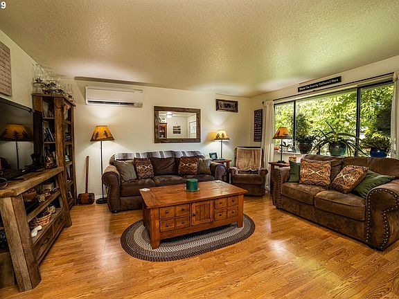 2nd image of 210 Ryland Dr