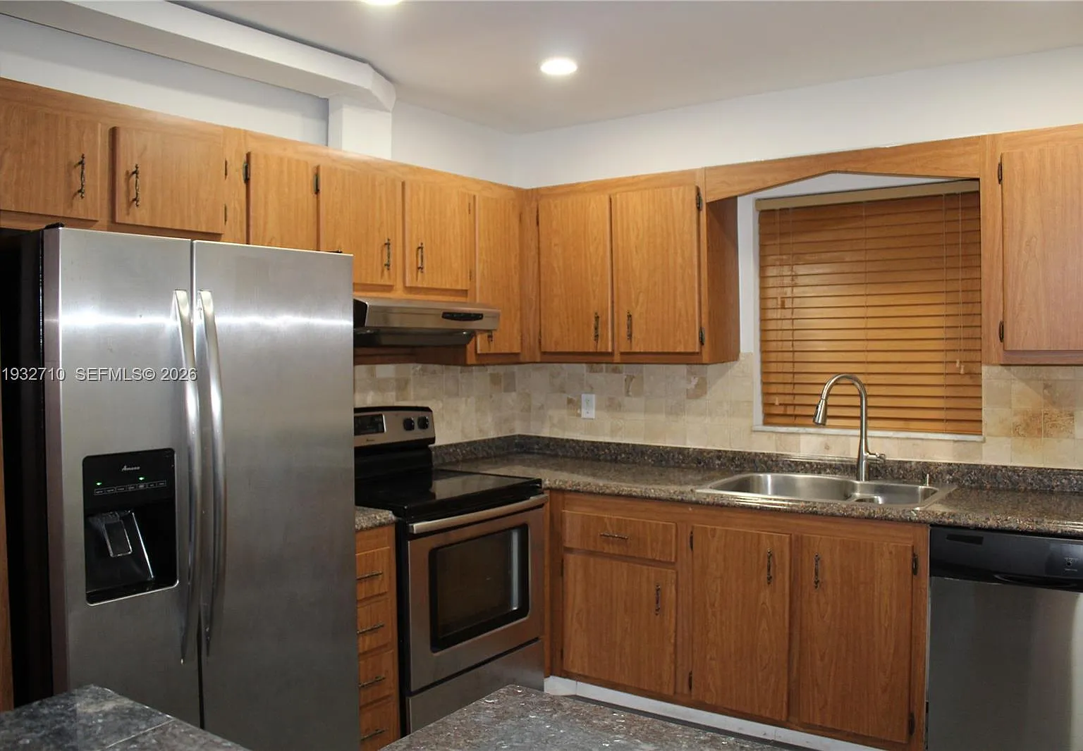 Oak Hills Condo No V — Photo 4