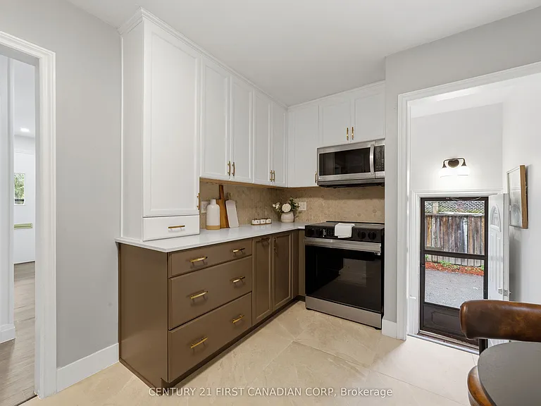 54 Manitoulin Dr — Photo 14