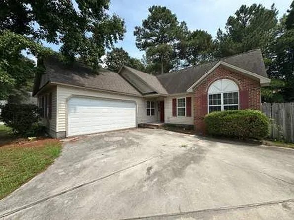305 Firethorn Ln, Jacksonville, NC 28546