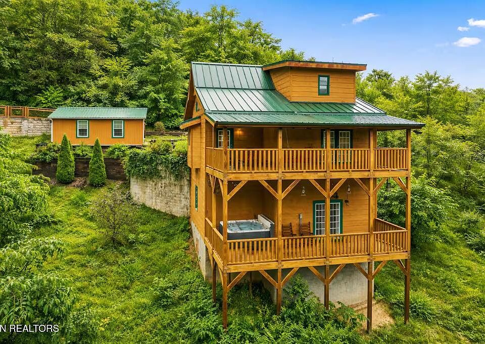 1st image of 517 Hideaway Ridge Cir