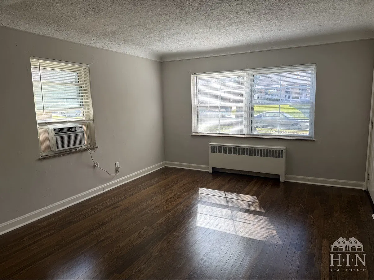 1 bed, 700 sqft, $995 — Photo 2