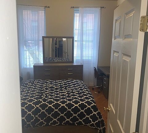 5th image of 9 Stanton St #3AX