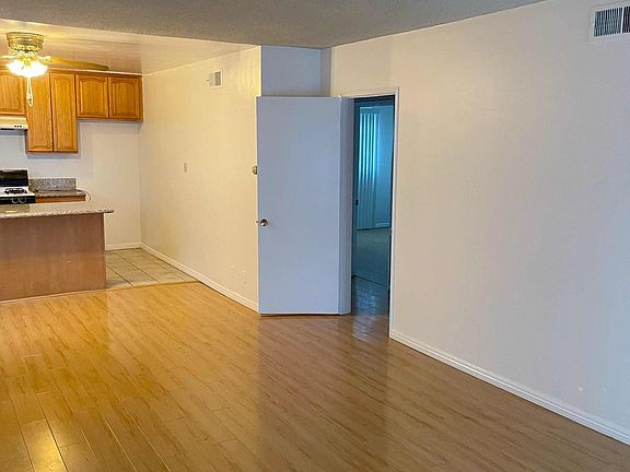 5th image of 1115 Highland Oaks Dr APT 2