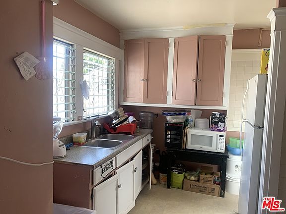5th image of 4224 S Raymond Ave
