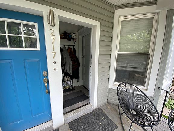 4th image of 2717 N Hamlin Ave #1