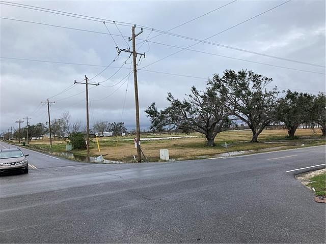 2nd image of 9698 Gulf Hwy