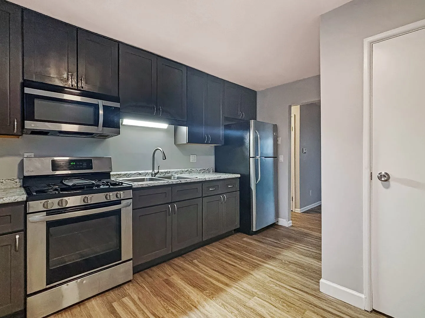 2 bed, 1.0 bath, $1,295 — Photo 2