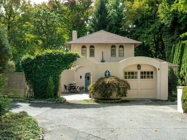 8 Runkenhage Road, Darien, CT 06820