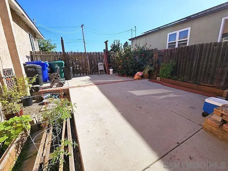4076 Manzanita Dr — Photo 22