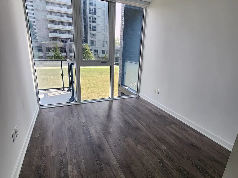 105 Oneida Cres #206 — Photo 8