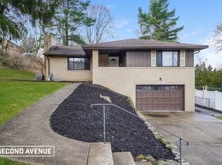 96 Oakwood Dr, Bethel Park, PA 15102