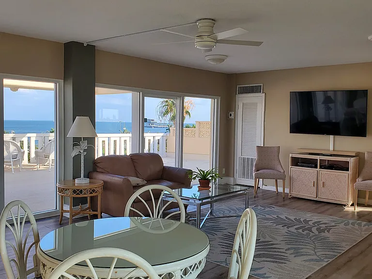6th floor community room and balcony