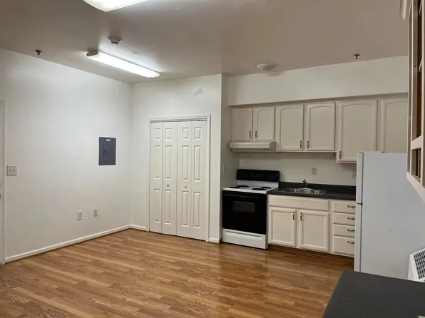115 N Merritt Mill Rd #205, Chapel Hill, NC 27516