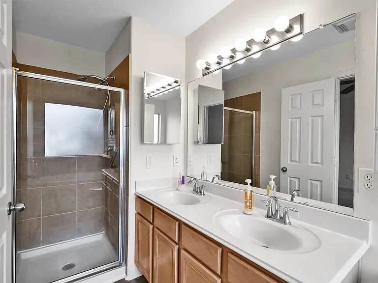 4034 Falvel Shadow Creek Dr — Photo 6