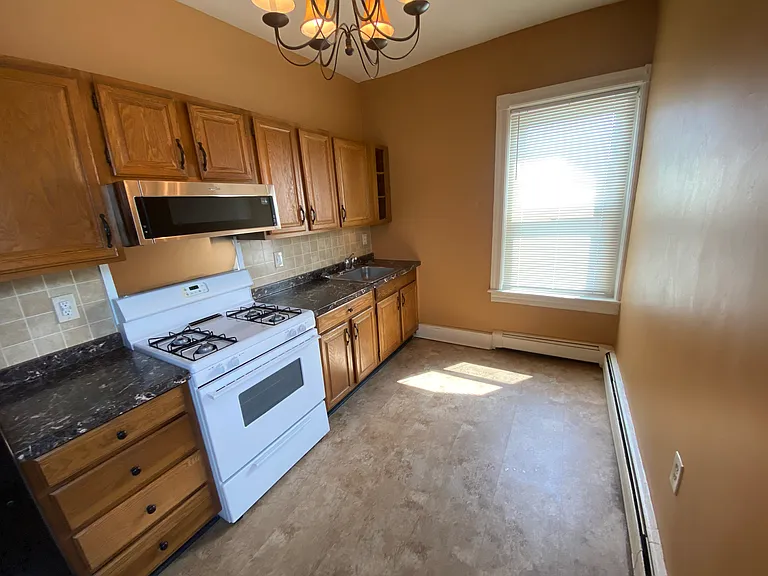 902 Linden St — Photo 15