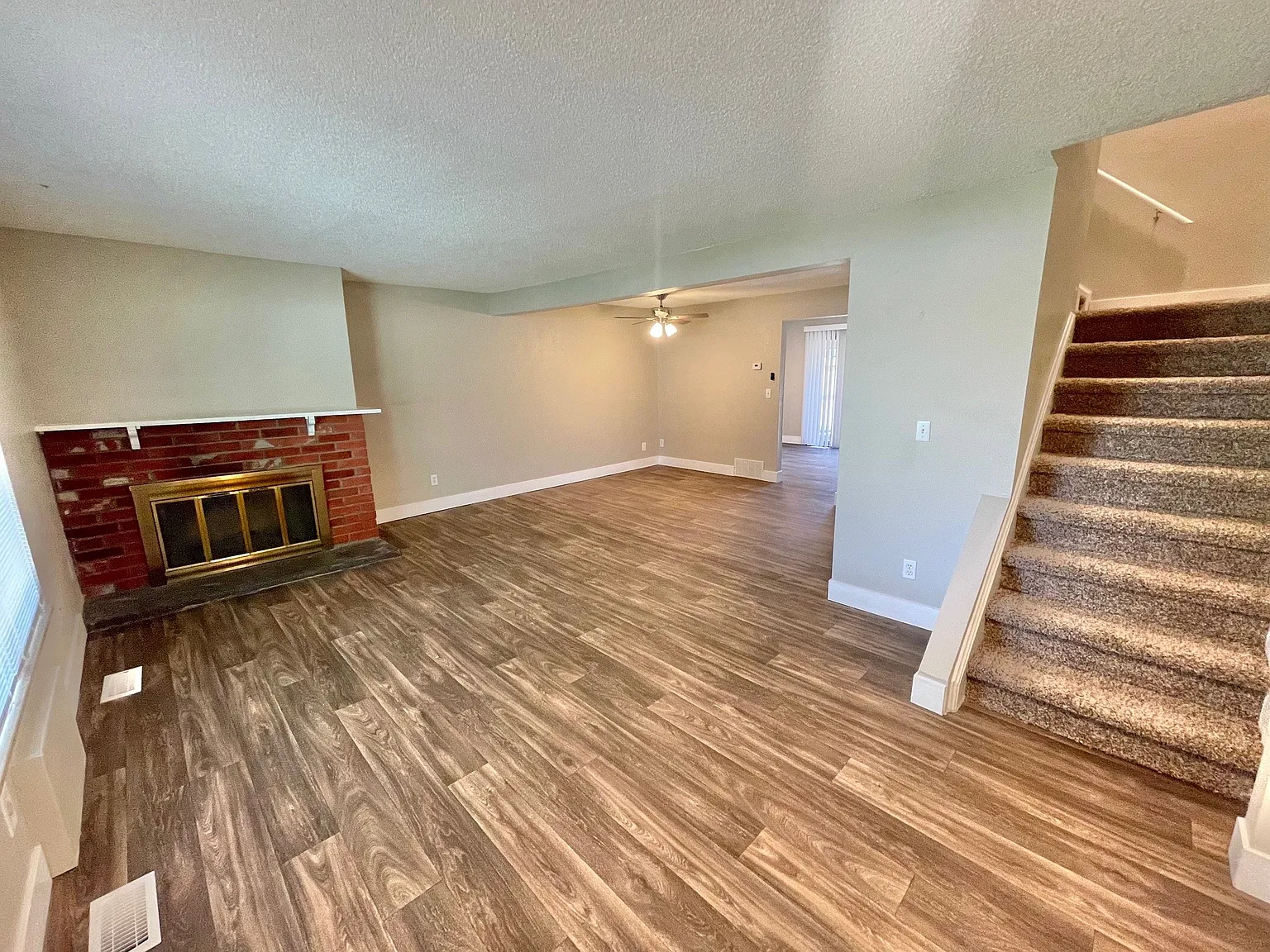 3 bed, 1998 sqft, $2,400 — Photo 3