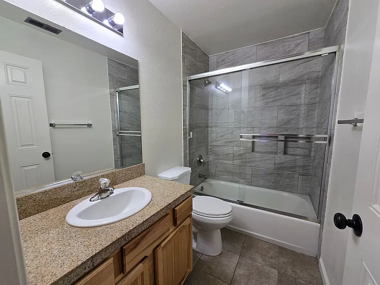 1455 N Main St — Photo 10
