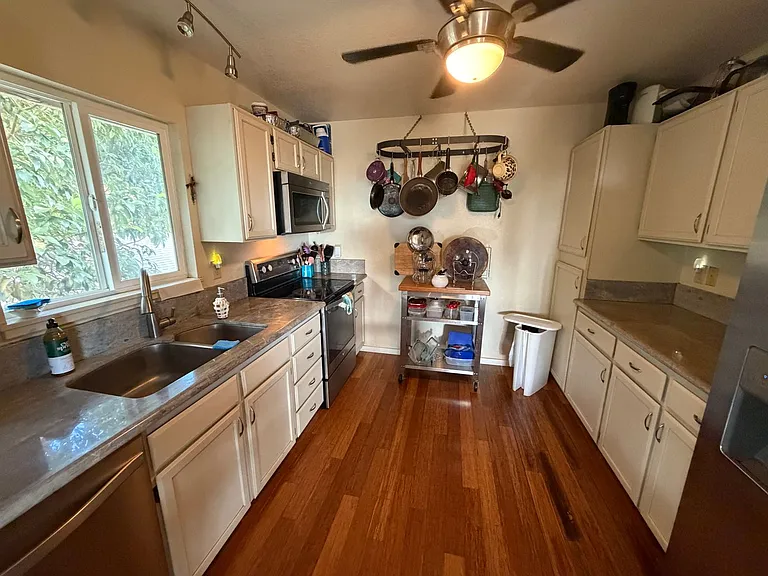 2570 Hunakai St — Photo 7
