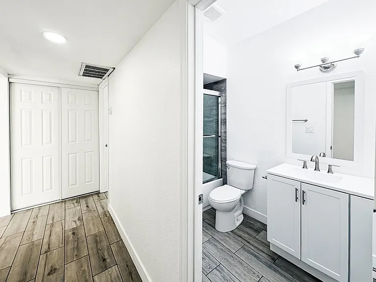 4202 N 27th St #11 — Photo 29