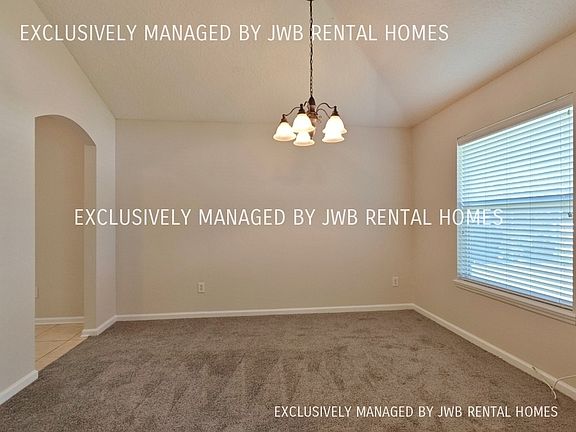3rd image of 829 Oak Arbor Cir