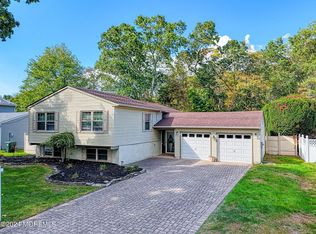 3 Cobblestone Ct, Howell, NJ 07731