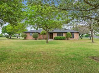 214 Crawshaw Ln, West, TX 76691